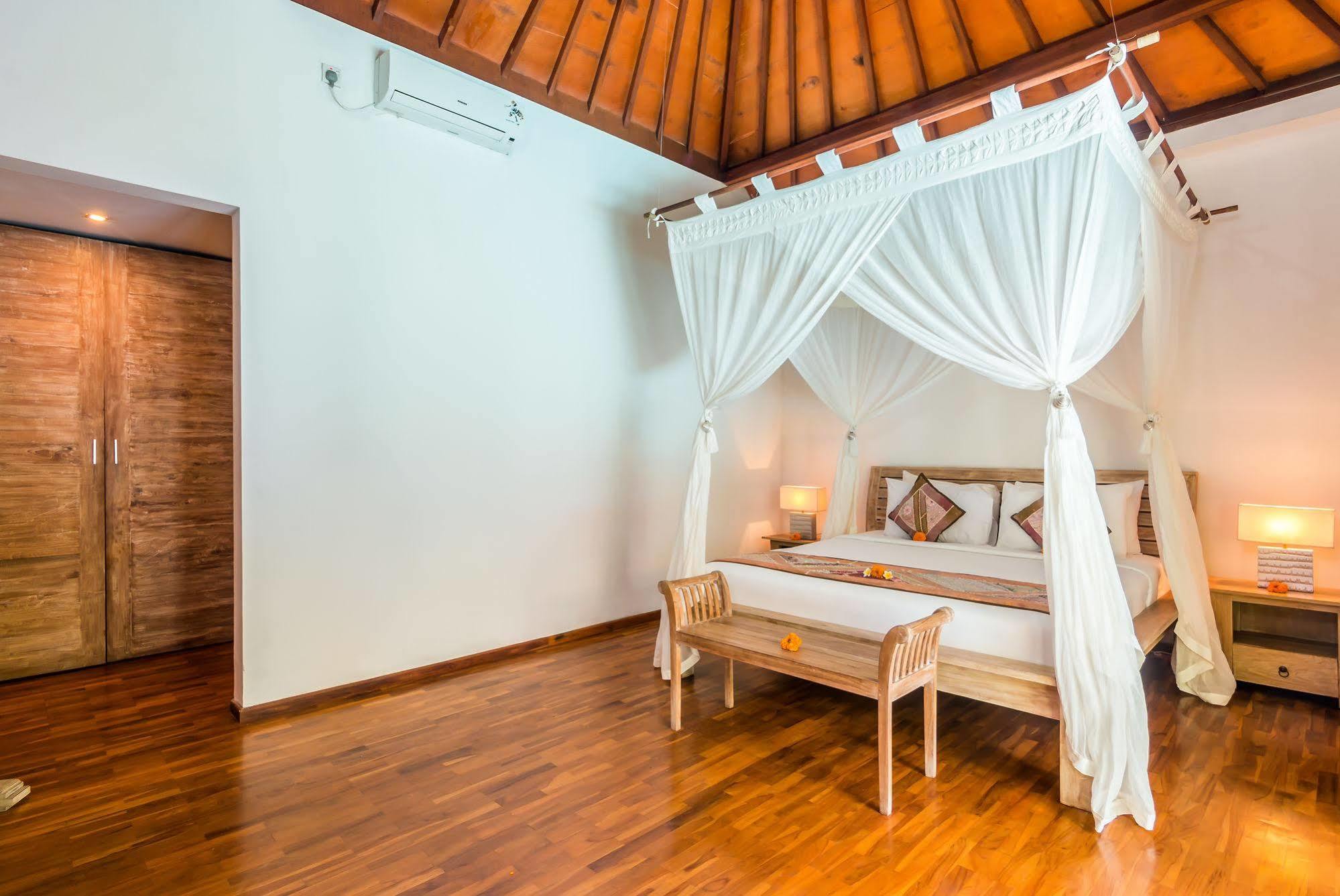 Villa Bisi Семиняк Екстериор снимка